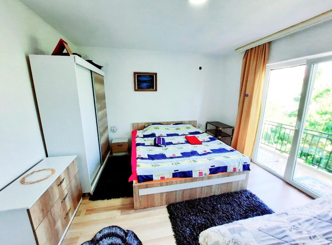 Bus Station Hostel Peje Eksteriør bilde