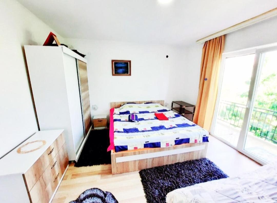 Bus Station Hostel Peje Eksteriør bilde